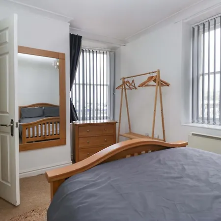Duncan Square Apartment *
